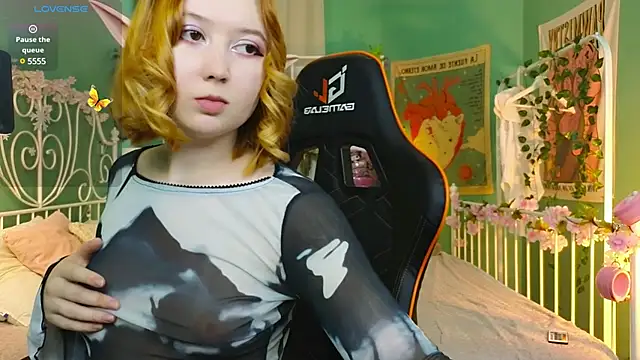 Snapshot of MizukiNoYoru chatting on 03.03.25 MizukiNoYoru online show from 03.03.25