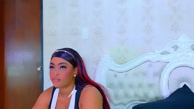 TianahGlow online show from 12.19.25