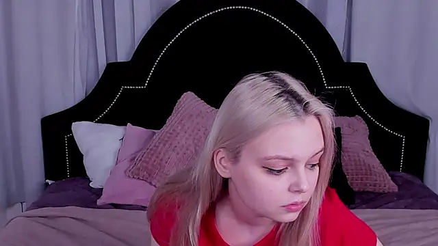 Snapshot of CLAIRE_VOGT chatting on 03.07.25 CLAIRE VOGT online show from 03.07.25