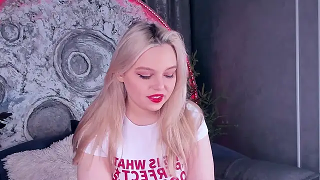 Snapshot of CLAIRE_VOGT chatting on 03.11.25 CLAIRE VOGT online show from 03.11.25