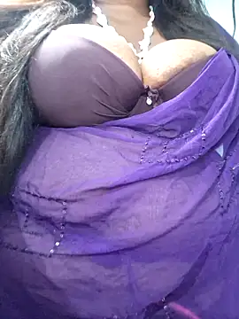 Snapshot of SX-JUHI chatting on 09.30.25 SX-JUHI online show from 09.30.25