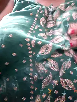 Snapshot of SX-JUHI chatting on 10.01.25 SX-JUHI online show from 10.01.25