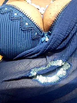 Snapshot of SX-JUHI chatting on 10.06.25 SX-JUHI online show from 10.06.25