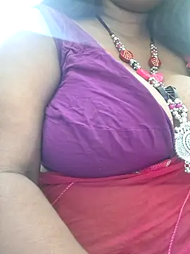 Snapshot of SX-JUHI chatting on 10.07.25 SX-JUHI online show from 10.07.25