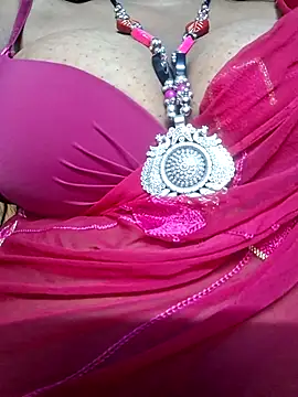 Snapshot of SX-JUHI chatting on 10.19.25 SX-JUHI online show from 10.19.25