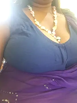 Snapshot of SX-JUHI chatting on 11.06.25 SX-JUHI online show from 11.06.25