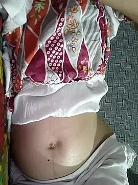 Snapshot of lovely----bhabhi chatting on 02.18.26 lovely----bhabhi online show from 02.18.26