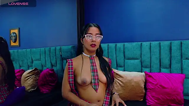 MariamLaraa online show from 02.28.25