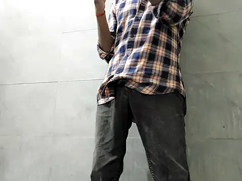 Snapshot of Lustyluckyy chatting on 09.29.25 Lustyluckyy online show from 09.29.25