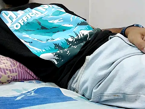 Snapshot of Lustyluckyy chatting on 09.30.25 Lustyluckyy online show from 09.30.25