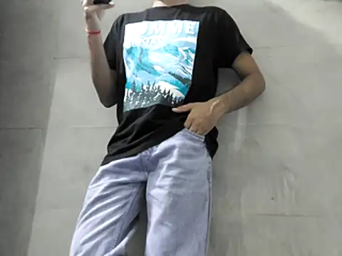 Snapshot of Lustyluckyy chatting on 10.26.25 Lustyluckyy online show from 10.26.25