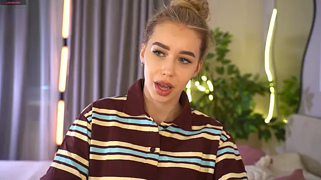 Snapshot of _Spring_Day_ chatting on 02.25.26 Spring Day online show from 02.25.26