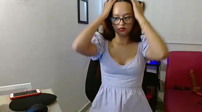 Emilybateee online show from 03.15.25