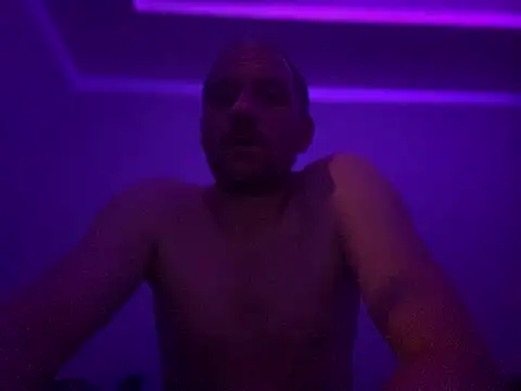 Snapshot of Krzysiekg123 chatting on 02.15.25 Krzysiekg123 online show from 02.15.25