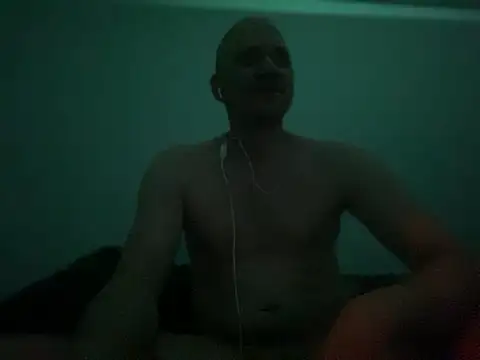 Snapshot of Krzysiekg123 chatting on 02.19.25 Krzysiekg123 online show from 02.19.25