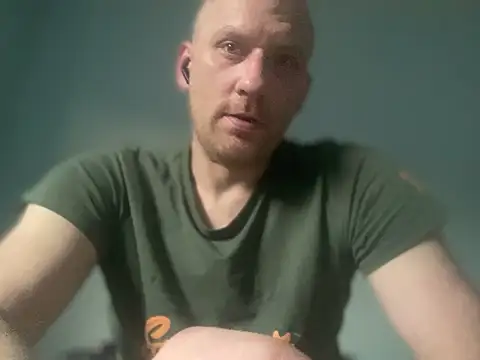 Snapshot of Krzysiekg123 chatting on 02.22.25 Krzysiekg123 online show from 02.22.25