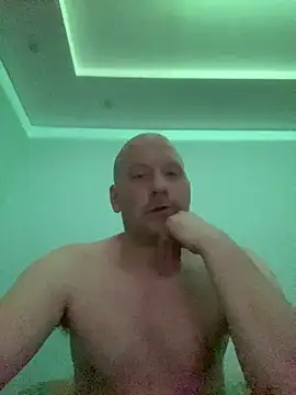 Snapshot of Krzysiekg123 chatting on 02.04.26 Krzysiekg123 online show from 02.04.26