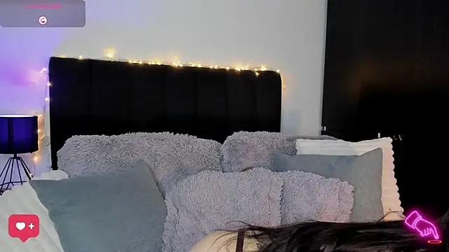 Snapshot of Amara_vause_ chatting on 10.17.25 Amara vause online show from 10.17.25