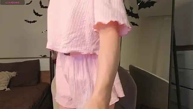 Snapshot of Bella__Faith chatting on 10.22.25 Bella Faith online show from 10.22.25