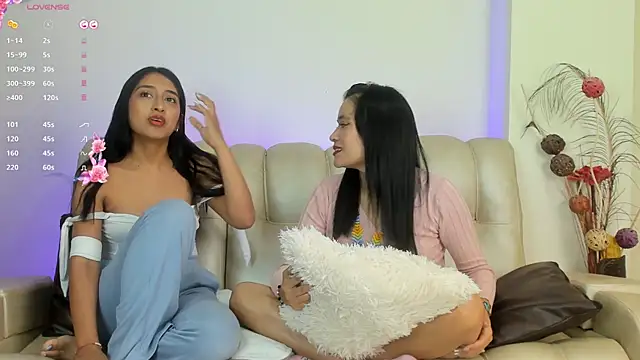 Snapshot of mom_teachsex chatting on 02.22.25 mom teachsex online show from 02.22.25