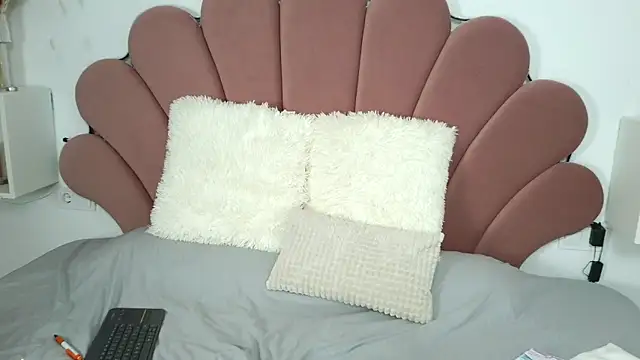 ScarlletRays online show from 02.28.25