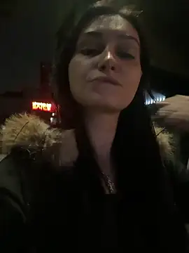 Snapshot of lunalovelee chatting on 10.11.25 lunalovelee online show from 10.11.25