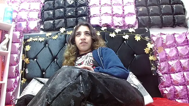 Snapshot of poisondost_hot chatting on 10.04.25 poisondost hot online show from 10.04.25