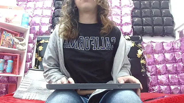 Snapshot of poisondost_hot chatting on 10.10.25 poisondost hot online show from 10.10.25