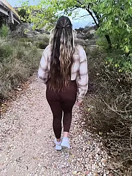 Snapshot of Mona_Plus chatting on 10.11.25 Mona Plus online show from 10.11.25