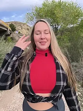 Snapshot of Mona_Plus chatting on 11.02.25 Mona Plus online show from 11.02.25