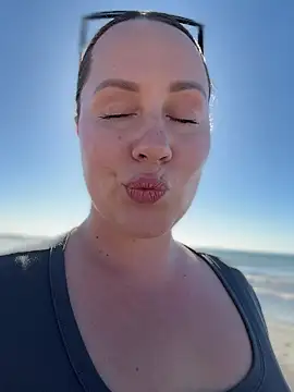 Mona Plus online show from 04.01.26