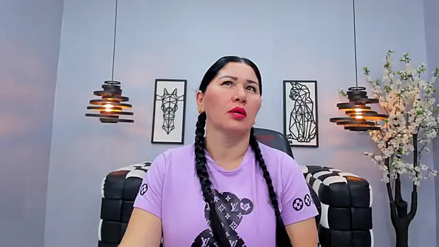 Layla palmer online show from 02.17.25