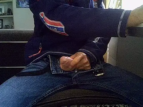 Snapshot of createur34 chatting on 09.26.25 createur34 online show from 09.26.25