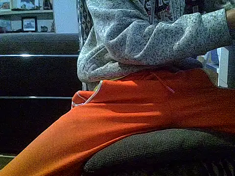 Snapshot of createur34 chatting on 10.05.25 createur34 online show from 10.05.25