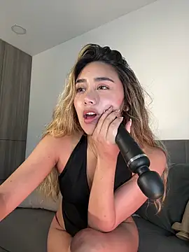 Hornyholly   online show from 11.08.25