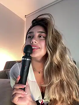 Hornyholly   online show from 11.28.25