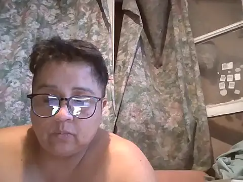 Snapshot of erinadarling79 chatting on 02.16.25 erinadarling79 online show from 02.16.25