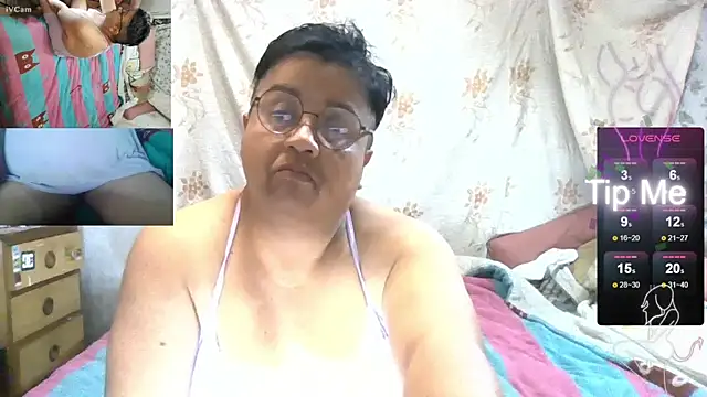 Snapshot of erinadarling79 chatting on 09.18.25 erinadarling79 online show from 09.18.25