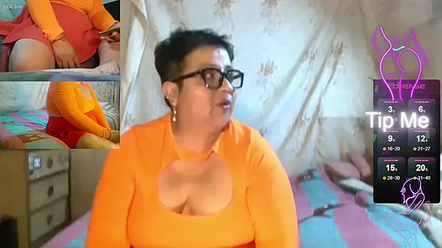 Snapshot of erinadarling79 chatting on 10.04.25 erinadarling79 online show from 10.04.25