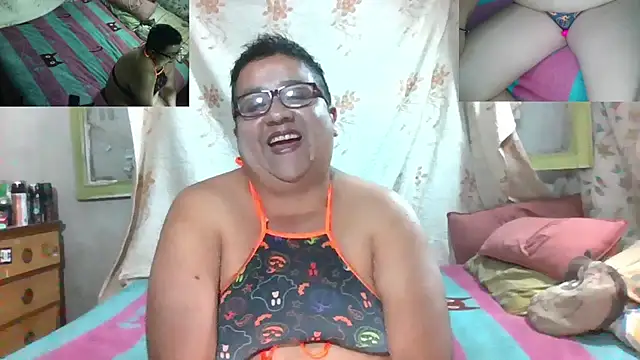 Snapshot of erinadarling79 chatting on 10.31.25 erinadarling79 online show from 10.31.25