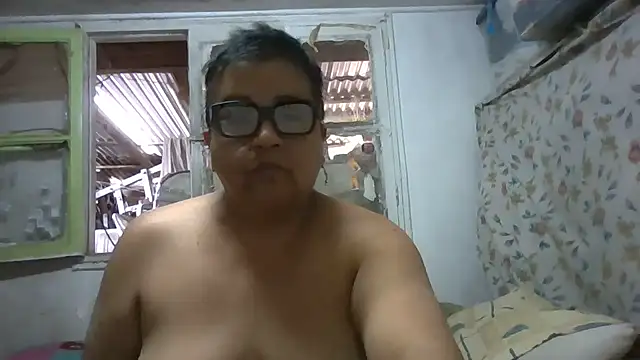 Snapshot of erinadarling79 chatting on 11.06.25 erinadarling79 online show from 11.06.25