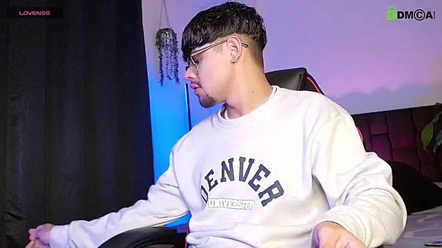 Snapshot of isaac-saenz chatting on 10.06.25 isaac-saenz online show from 10.06.25