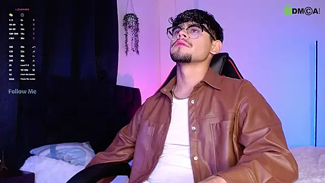 Snapshot of isaac-saenz chatting on 10.12.25 isaac-saenz online show from 10.12.25