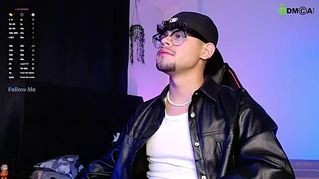 Snapshot of isaac-saenz chatting on 11.01.25 isaac-saenz online show from 11.01.25