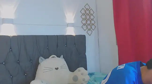 Isak Millan online show from 02.12.25