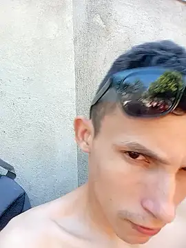 Isak Millan online show from 10.05.25