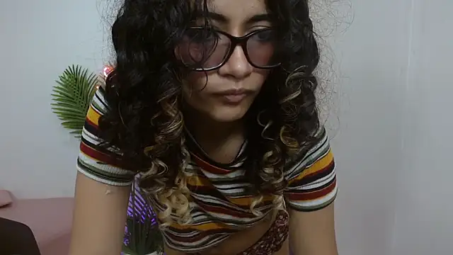 Snapshot of kristen_tay chatting on 02.24.25 kristen tay online show from 02.24.25