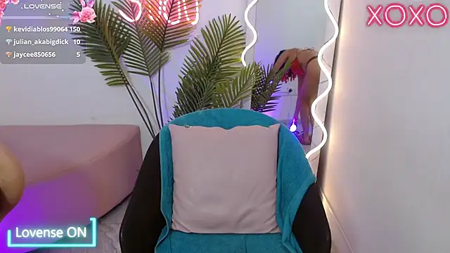 Snapshot of kristen_tay chatting on 03.10.25 kristen tay online show from 03.10.25