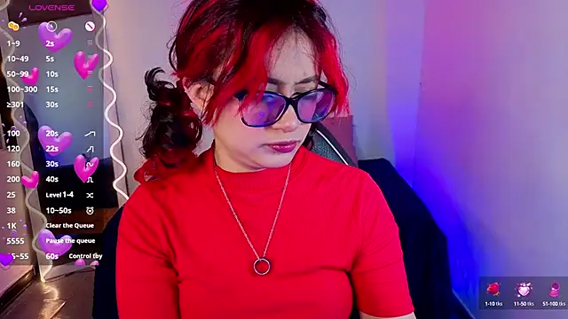 Snapshot of kristen_tay chatting on 10.12.25 kristen tay online show from 10.12.25