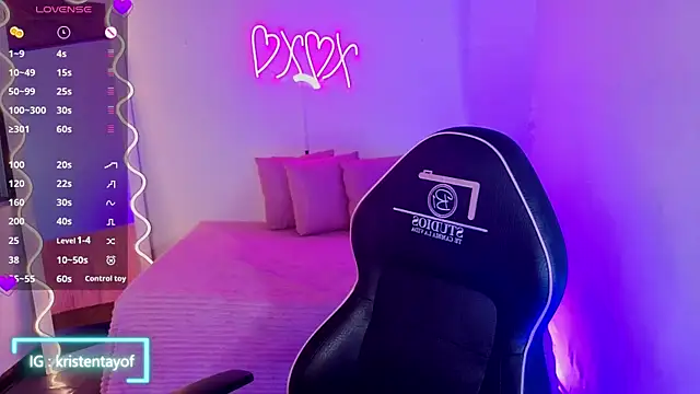 Snapshot of kristen_tay chatting on 10.25.25 kristen tay online show from 10.25.25